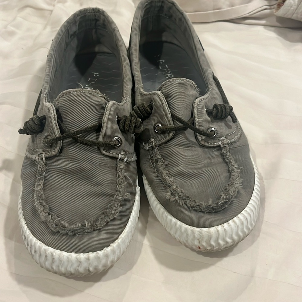 Green women’s Sperry size 9.5